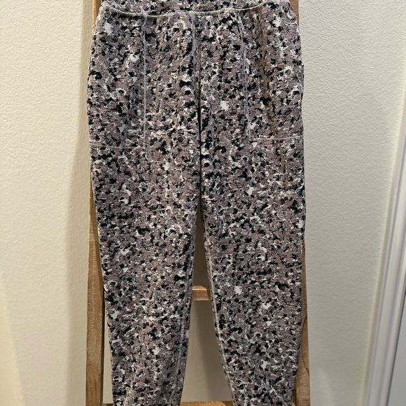 Athleta Pants - Athleta Textured Cheetah Joggers in Black and White